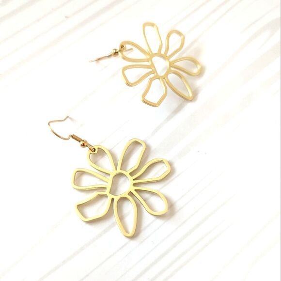 Flower Earrings    - Picture 4 of 5